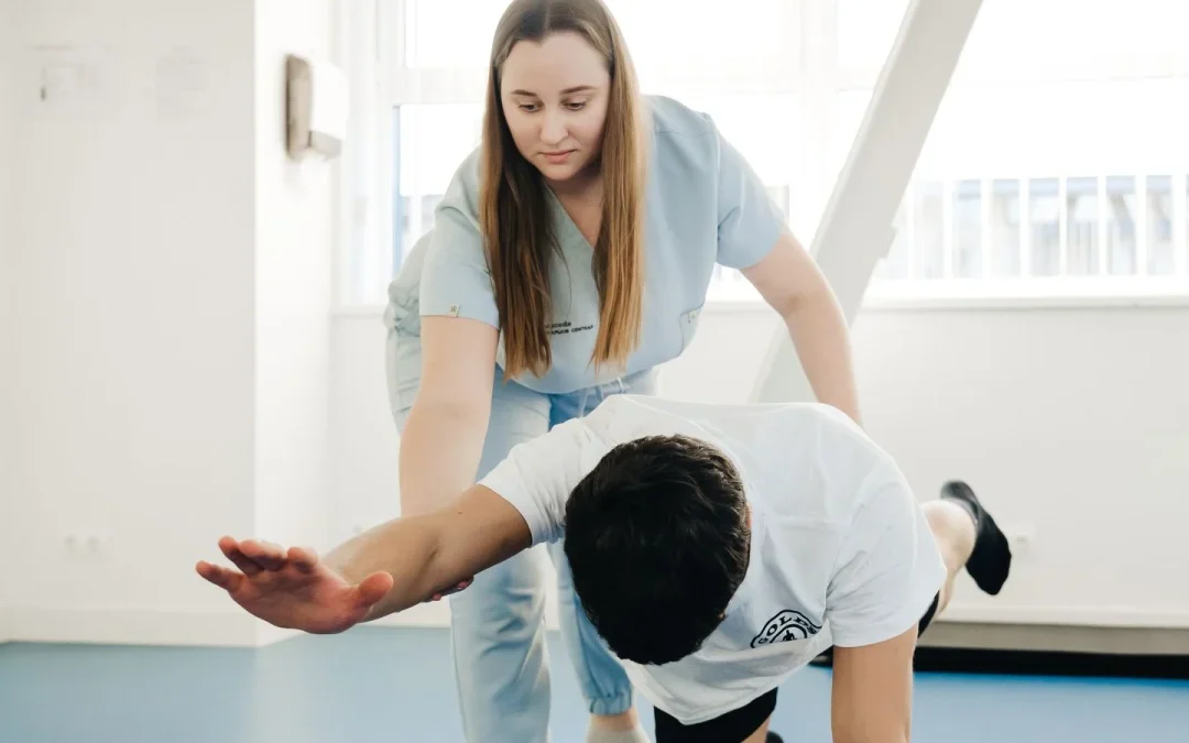 Physiotherapist supervising a rehab exercise, comparing physical therapy and chiropractic care
