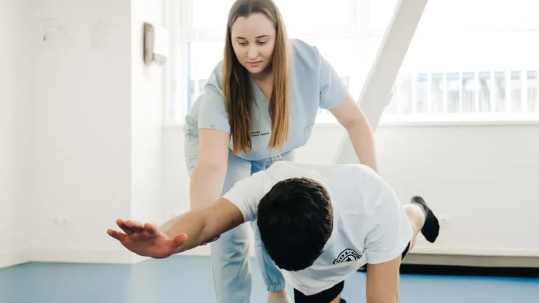 What Is the Difference Between a Physiotherapist and a Chiropractor?