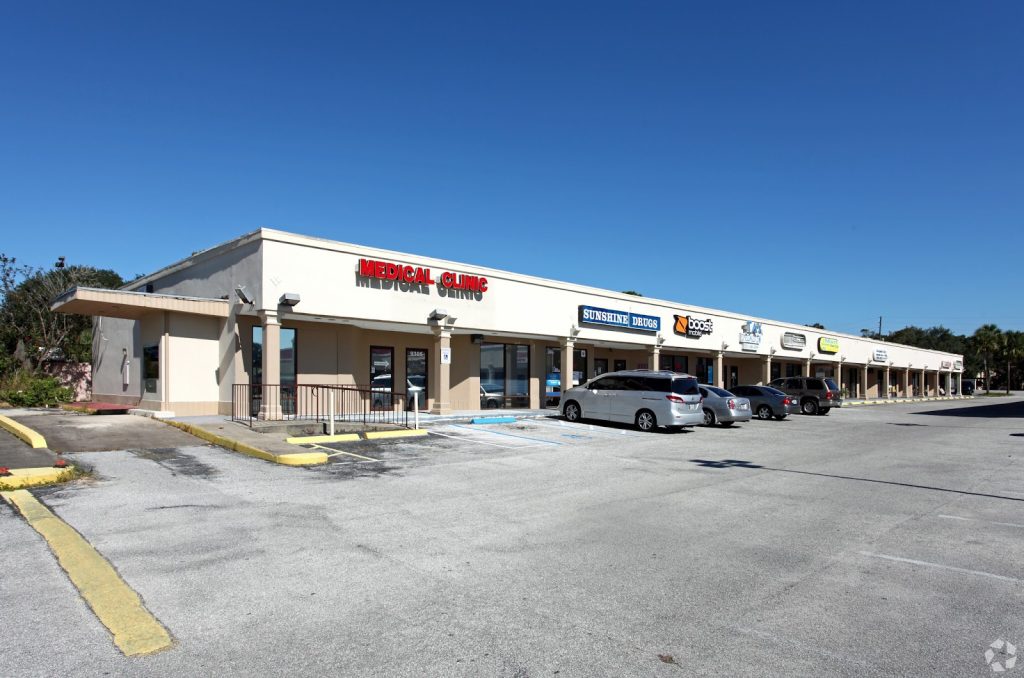 Spine and Injury Associates Ocala clinic exterior on SE Maricamp Rd