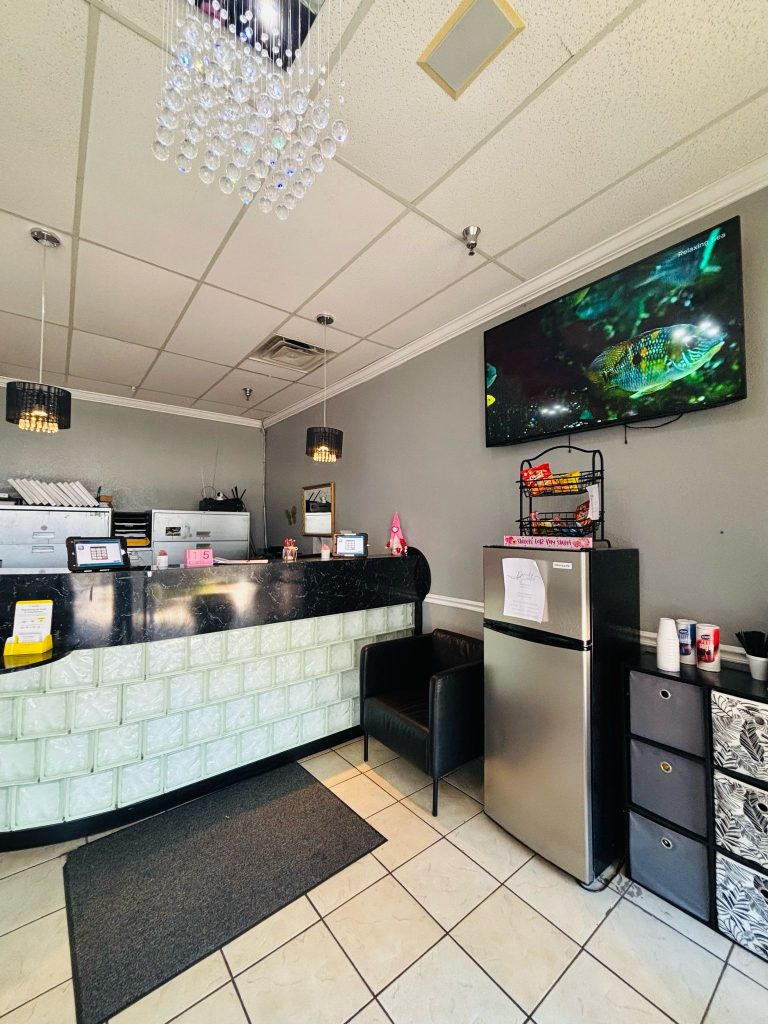 Front desk and reception at Spine and Injury Associates Orlando